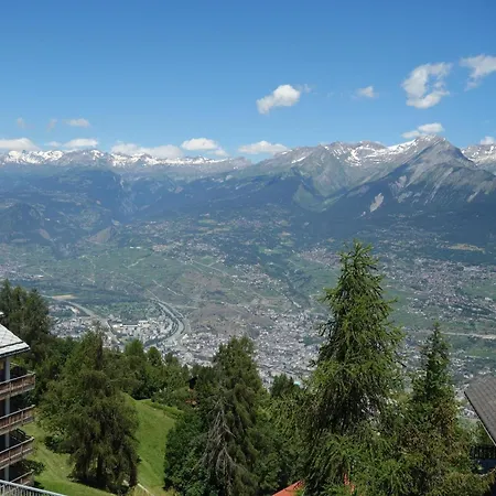 Apartment, 600m From Cable Car 公寓 *